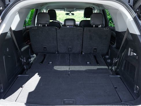 Used 2022 Ford Explorer XLT w/ Equipment Group 202A image 9