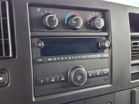 Used 2018 Chevrolet Express 2500 w/ Driver Convenience Package RWD image 6