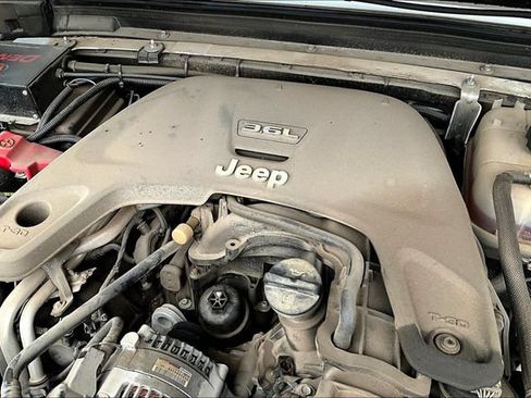 Used 2019 Jeep Wrangler Sport AWD/4WD image 31