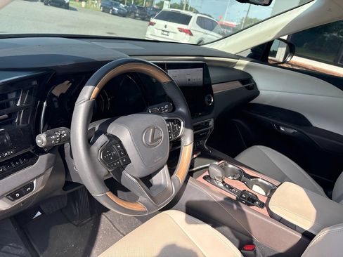 Used 2023 Lexus RX 350 Premium w/ Accessory Package (Z1) FWD image 4
