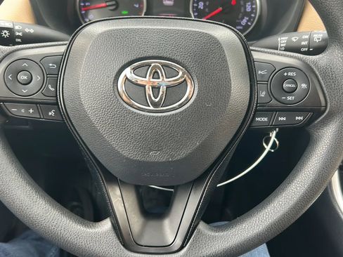 Used 2020 Toyota RAV4 LE w/ All Weather Liner Package AWD/4WD image 23