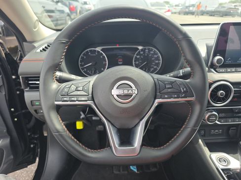 Used 2025 Nissan Sentra SR FWD image 13
