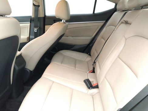Used 2018 Hyundai Elantra Limited image 18