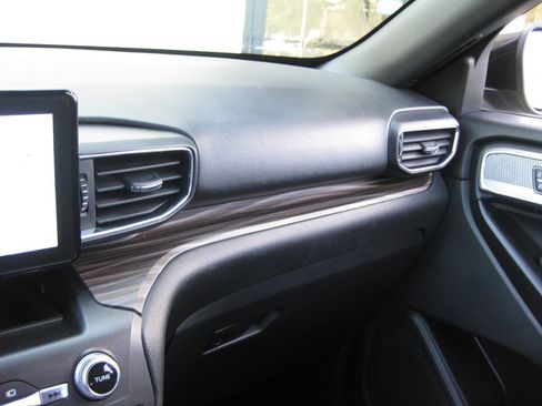 Used 2020 Ford Explorer Limited RWD image 22
