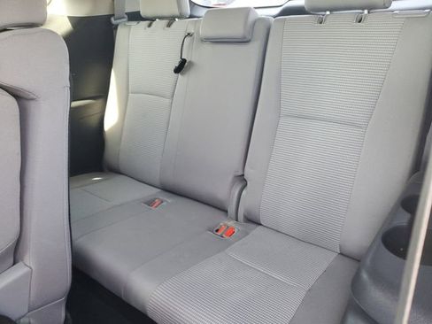 Used 2021 Toyota Highlander LE AWD/4WD image 26