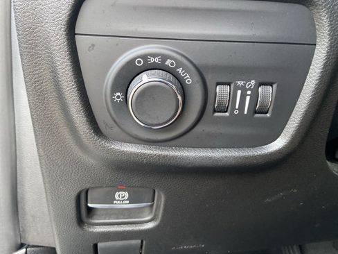Used 2024 Jeep Grand Cherokee Altitude RWD image 46