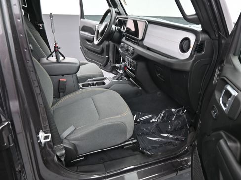 Used 2025 Jeep Wrangler Unlimited Sport AWD/4WD image 21