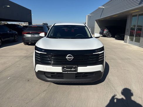 Used 2025 Nissan Kicks SV image 2