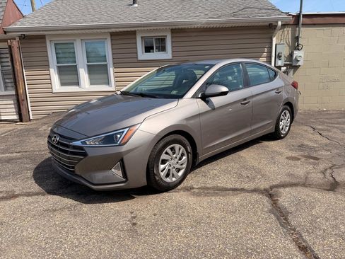Used 2020 Hyundai Elantra SE w/ Convenience Package (C2) image 2