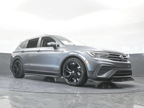 Used 2023 Volkswagen Tiguan SE FWD image 61