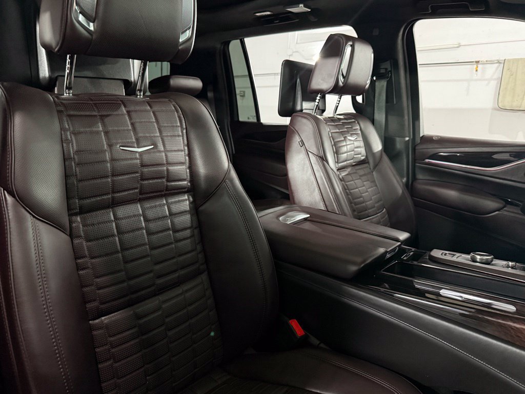 Used 2023 Cadillac Escalade ESV Sport Platinum w/ Heavy-Duty Trailer Package AWD/4WD image 30