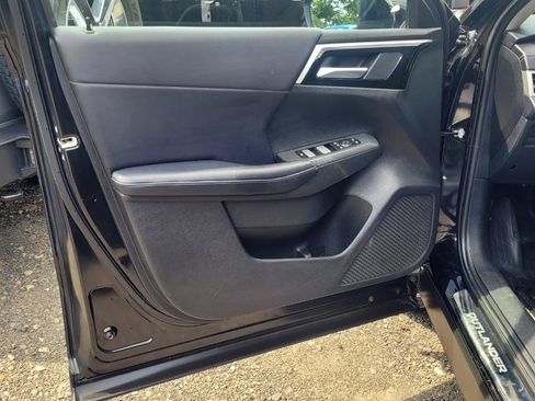 Used 2023 Mitsubishi Outlander SE AWD/4WD image 10