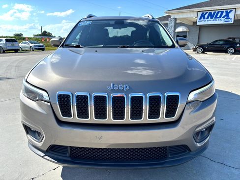 Used 2019 Jeep Cherokee Latitude w/ Popular Appearance Group image 9