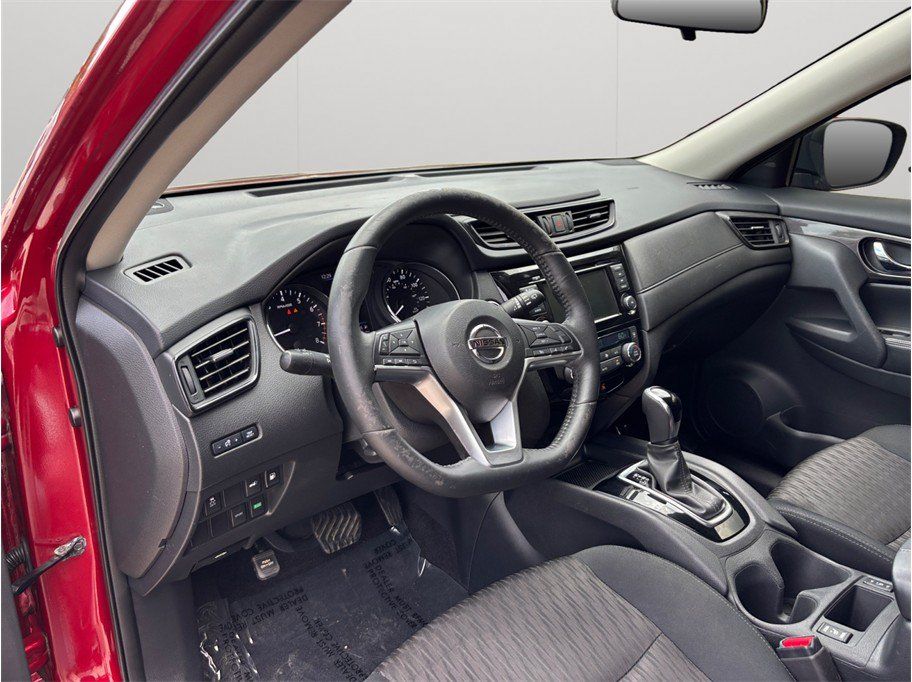 Used 2018 Nissan Rogue SV FWD image 6