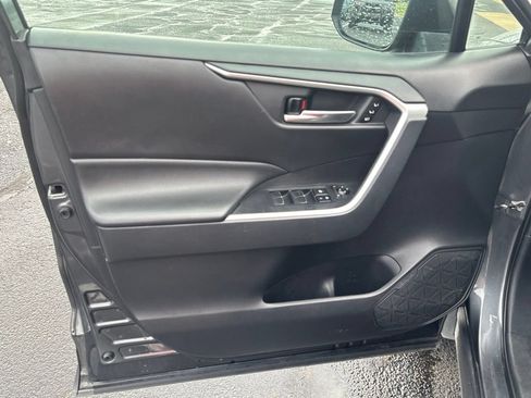 Used 2021 Toyota RAV4 XLE Premium AWD/4WD image 6