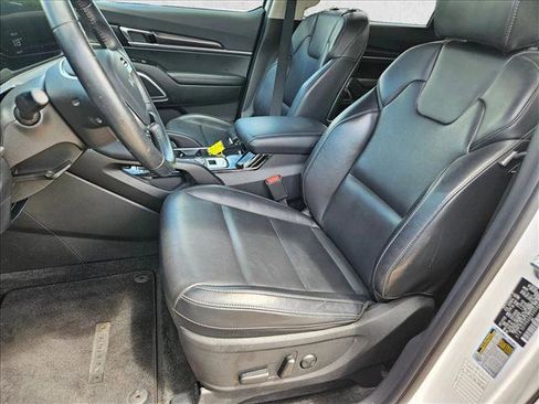 Used 2025 Kia Telluride S image 12