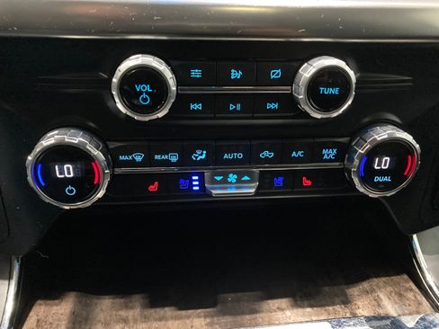 Used 2021 Ford F150 Lariat image 33