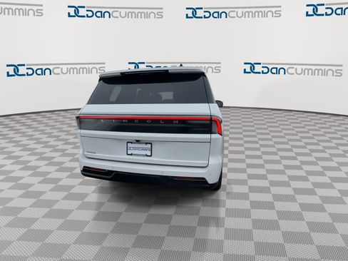 New 2026 Lincoln Navigator Reserve w/ Jet Appearance Package AWD/4WD image 7