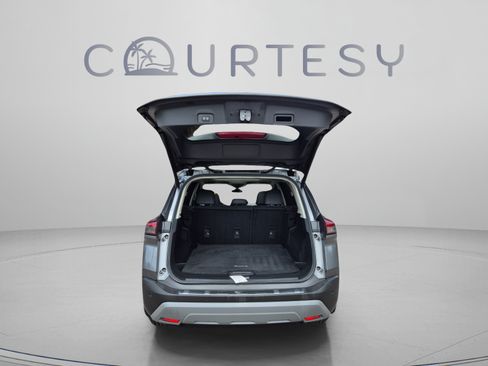 Certified 2021 Nissan Rogue SV w/ Premium Package FWD image 11