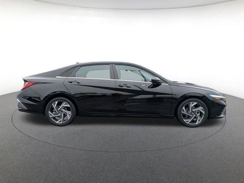 Used 2025 Hyundai Elantra SEL FWD image 4