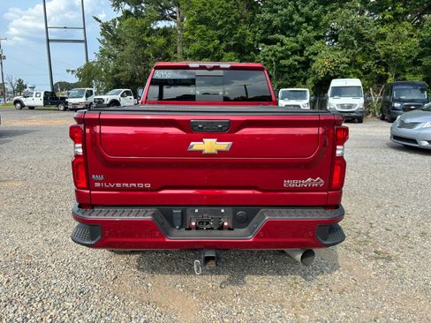 Used 2024 Chevrolet Silverado 2500 High Country w/ High Country Premium Package AWD/4WD image 3