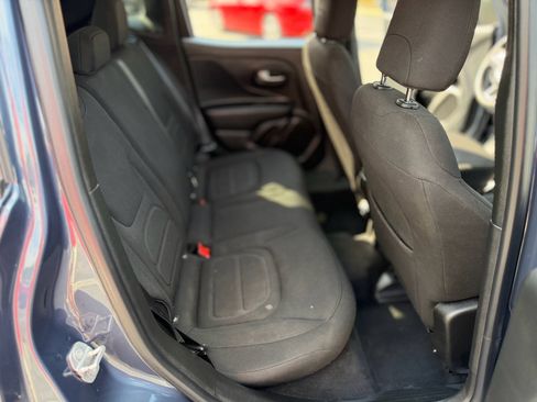 Used 2022 Jeep Renegade Latitude AWD/4WD image 29