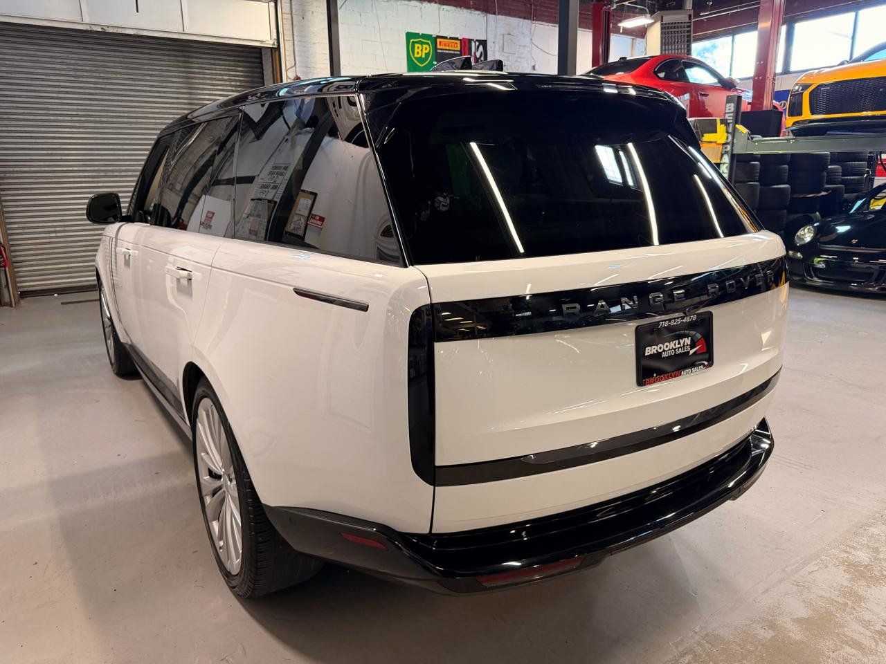 Used 2024 Land Rover Range Rover Long Wheelbase SE AWD/4WD image 8