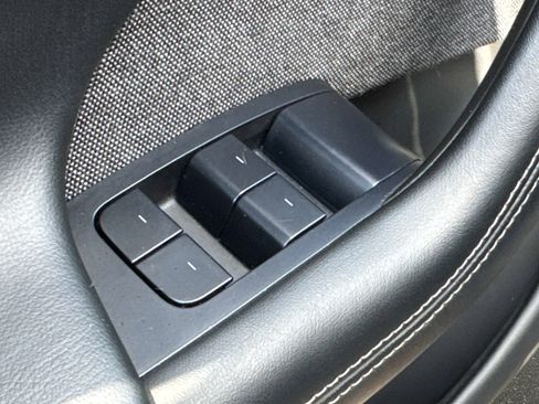 Used 2023 Tesla Model S image 36