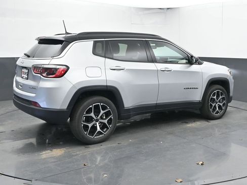 Used 2025 Jeep Compass Limited AWD/4WD image 11