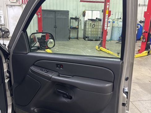 Used 2004 GMC Sierra 1500 SLE w/ Light Duty Power Package image 18