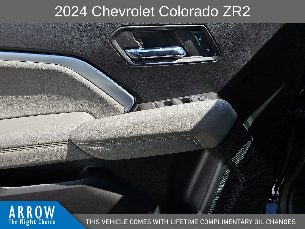 Used 2024 Chevrolet Colorado ZR2 w/ Technology Package AWD/4WD image 21