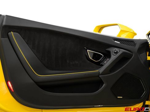 Used 2021 Lamborghini Huracan EVO RWD image 26