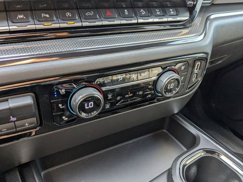 Used 2022 Chevrolet Silverado 1500 ZR2 image 17