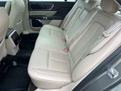Used 2017 Lincoln Continental Select w/ Climate Package AWD/4WD image 11