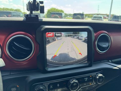 Used 2021 Jeep Wrangler Unlimited Rubicon w/ Uconnect 4C Nav & Sound Group AWD/4WD image 21