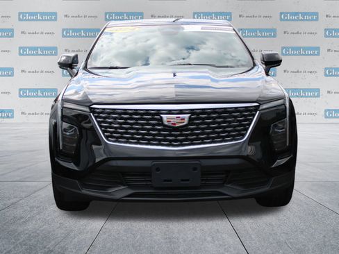 Used 2024 Cadillac XT4 Luxury image 2