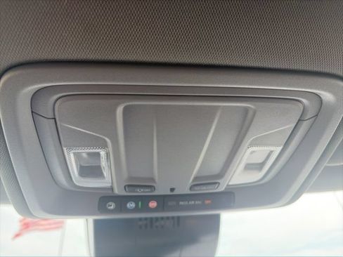 Used 2025 GMC Sierra 1500 SLT AWD/4WD image 25