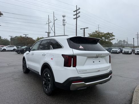 New 2025 Kia Sorento S image 3