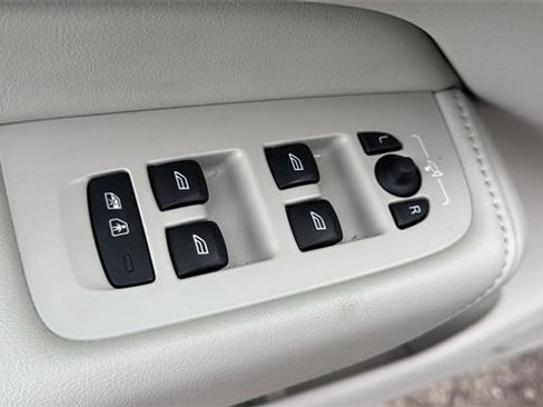 Used 2023 Volvo XC60 B5 Plus w/ Climate Package image 12