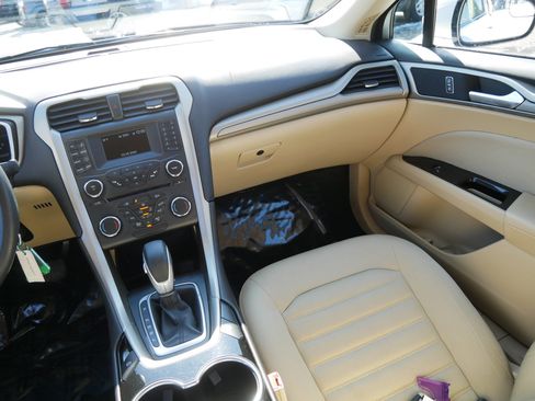 Used 2016 Ford Fusion SE image 11