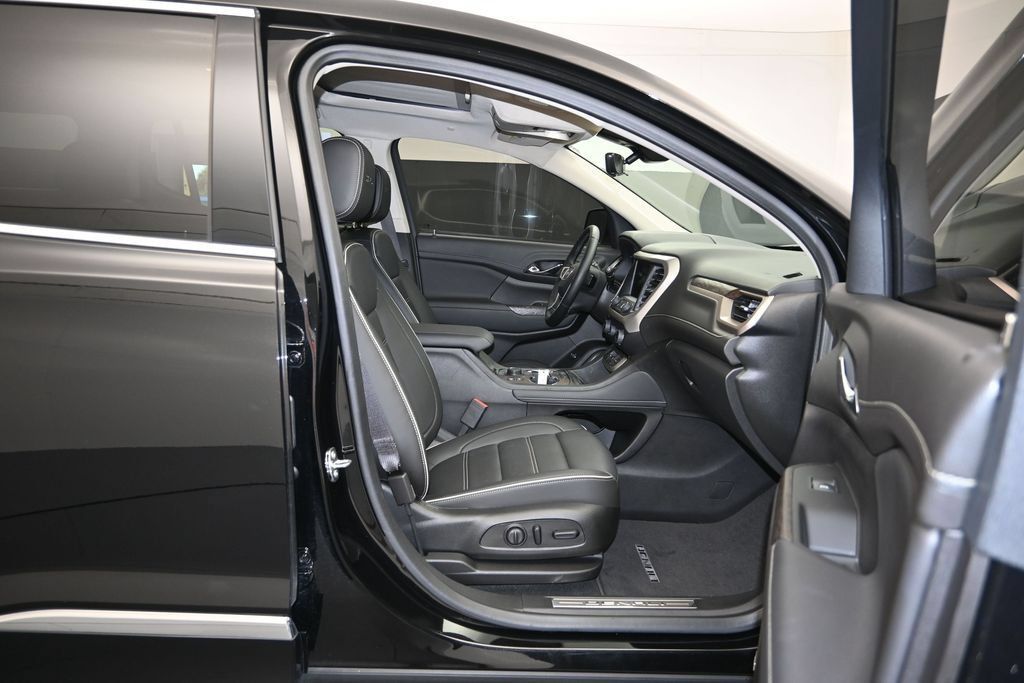 Certified 2023 GMC Acadia Denali w/ Black Diamond Edition FWD image 30
