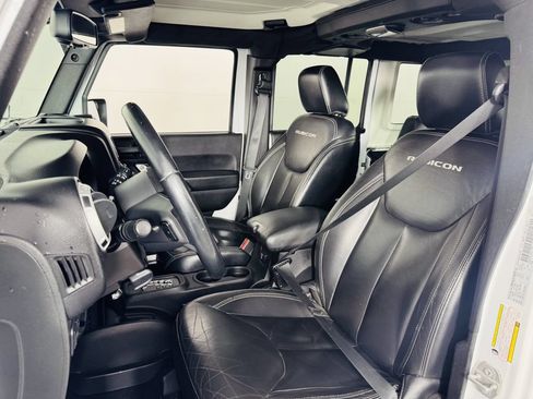 Used 2015 Jeep Wrangler Unlimited Rubicon w/ Dual Top Group AWD/4WD image 6