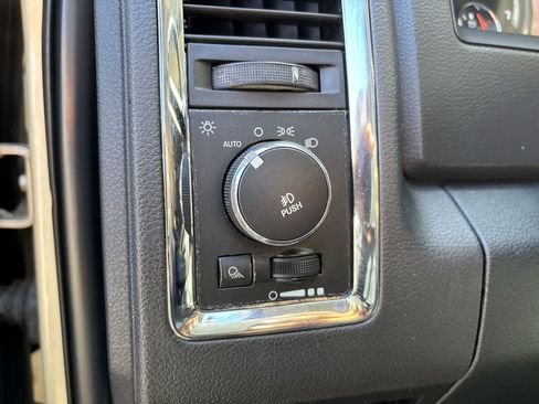 Used 2011 RAM 1500 Laramie AWD/4WD image 9