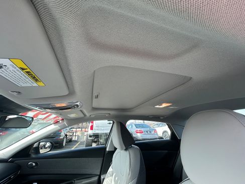 Used 2023 Hyundai Elantra Limited image 11