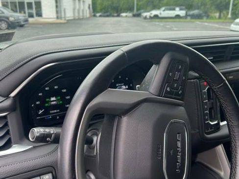 Used 2022 GMC Yukon XL Denali AWD/4WD image 19