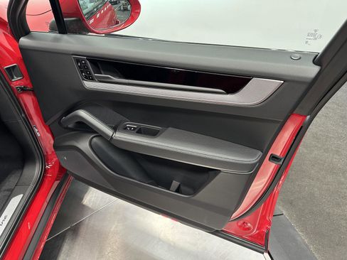 Certified 2026 Porsche Cayenne Coupe image 41