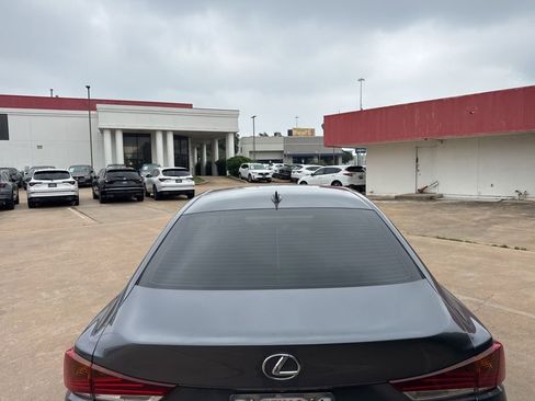 Used 2018 Lexus IS 300 F Sport w/ F Sport Package RWD image 6