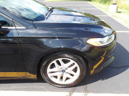 Used 2015 Ford Fusion SE FWD image 32