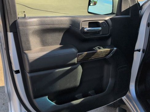 Used 2021 Chevrolet Silverado 1500 LT AWD/4WD image 15