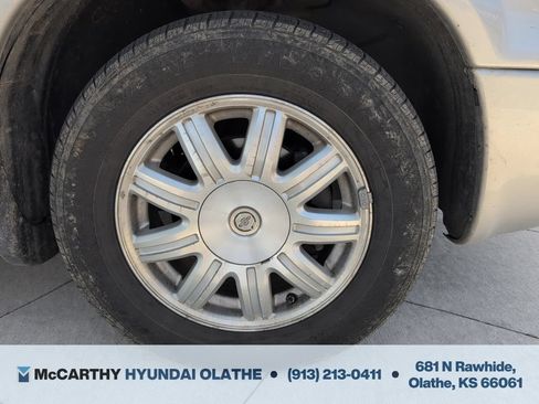 Used 2006 Chrysler Town & Country Touring FWD image 16